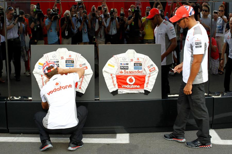 620789_10151199841581413_368636859_o