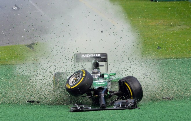 der-erste-ausfall-der-saison-kobayashi-landet-im-kiesbett (1)