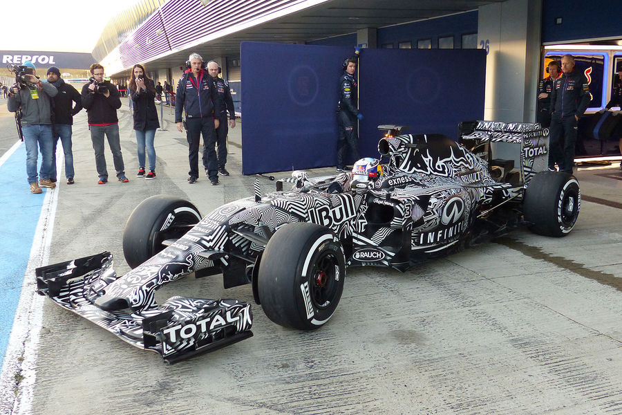 02-2015-Red-Bull-RB11-Praesentation-fotoshowBigImage-19465bc2-840486